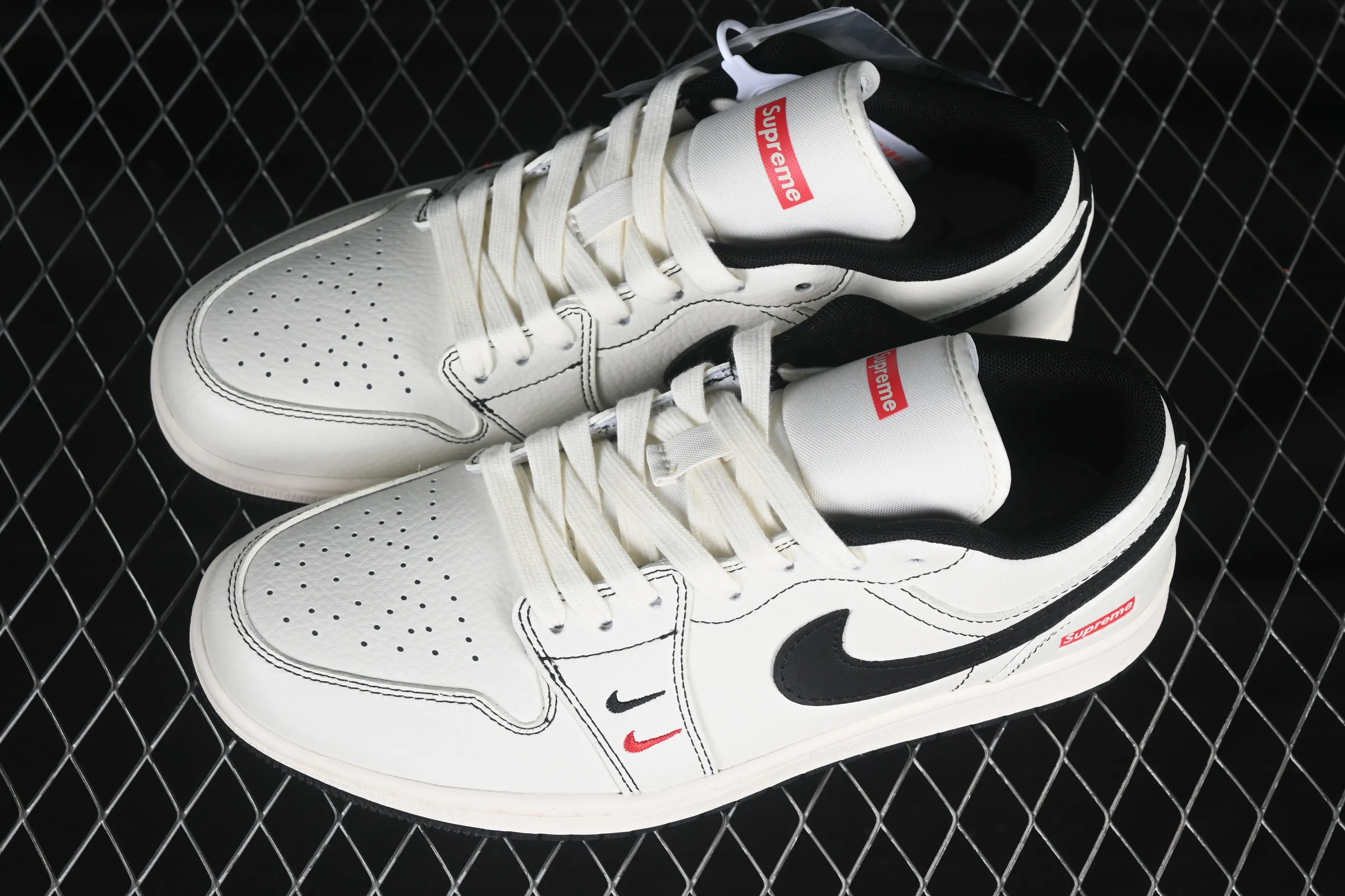 All categories Air Jordan Jordan series basketball shoes Air Jordan 1 Low High-end customized low-top sneakers Air Jordan 1 Low AJ1 Joe 1 Supreme co-branded beige and black double hooks High-end customized low-top retro basketball shoes XX3318-108